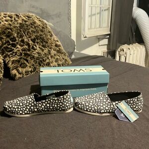 Tom’s Shoes 7.5 Women’s